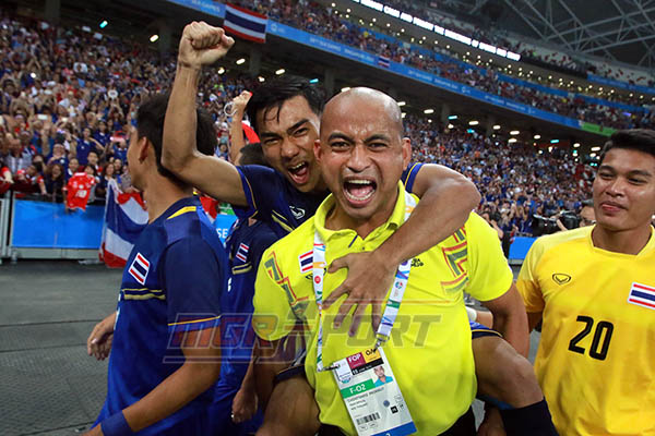 วิเคราะห์บอล ทีเด็ดบอล - ข่าวบอลไทย-โค้ชโชค-สุดเซ็งเกมรุกทีมชาติไทยชุดซีเกมส์-ชอบส่งคืนหลัง